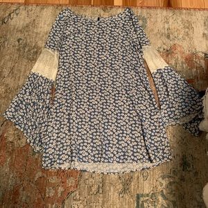 Mon Ami Large tunic top, NWOT, bell sleeves